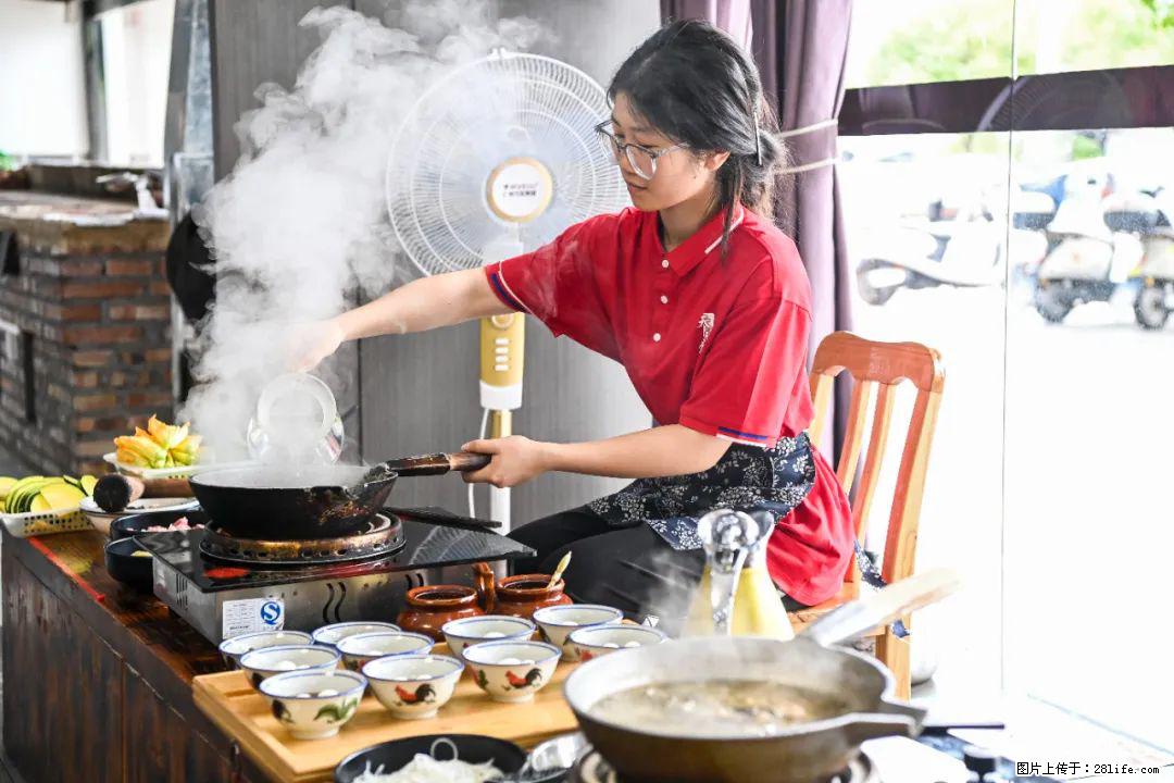 全网追的“扁担女孩”,找了一份暑假工,时薪12元 - 长沙生活资讯 - 长沙28生活网 cs.28life.com